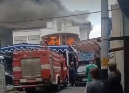 Proses Pemadaman Kobaran Api di Kantor Bank Jateng (Memanggil.co/Ist)
