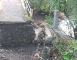 Jembatan Desa Plosorejo Kecamatan Randublatung Kabupaten Blora yang Terputus Akibat Banjir (Memanggil.co/Agung BPBD)