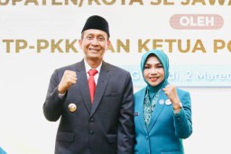 Bupati Bojonegoro Setyo Wahono dan istrinya Sri Budi Cantika Yuli atau yang akrab disapa Bu Cantika Wahono (Memanggil.co/Hms)