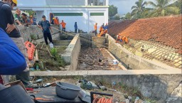 Tembok kolam penampungan air di Pondok Modern Darussalam Gontor ambrol, Jumat pagi (25/4/2025) (Memanggil.co/Kemenag)