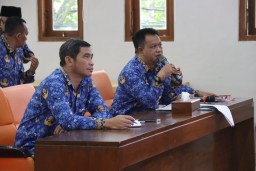 Luluk Kusuma Agung Ariadi saat memberikan paparan tentang Sekolah Rakyat yang direncanakan akan berdiri di Cepu dan Jepon, Kabupaten Blora Jawa Tengah. (Memanggil.co/hms) 