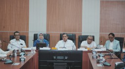 Kepala BPJPH, Ahmad Haikal Hasan saat jumpa pers di BPOM Senin 21 April 2025.(Foto: dok. bpom)