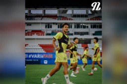 Pemain PSIS Semarang tengah berlatih guna menghadapi Persik Kediri dalam laga lanjutan Liga 1 BRI 2024-2025 di Stadion Jatidiri, Semarang pada Jumat 11 April 2025. (Foto: dok. Instagram PSIS)