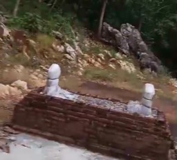 Potongan Gambar Makam Fiktif di Gunung Manggir Todanan dari Video yang dikirim Pengurus DPD PWI Blora (Memanggil.co/Ss)