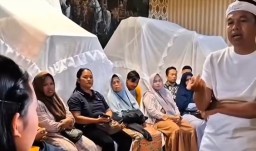 Seorang remaja perempuan menyampaikan kritik tajam kepada Gubernur Jawa Barat Dedi Mulyadi terkait larangan wisuda sekolah (Memanggil.co/KDM)
