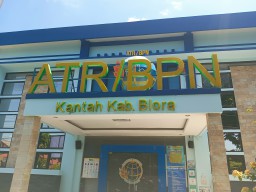 Tampak depan ATR/BPN Kantah Kabupaten Blora. (Memanggil.co/Ist) 