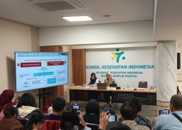 Ketua Konsil Kesehatan Indonesia (KKI), drg. Arianti Anaya, terkait dugaan kasus pelecehan seksual yang dilakukan okbum dotter. (Foto: dok. kemkes)