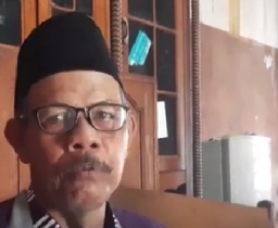 
Sukahar, seorang penjual es dung dung asal Desa Kaliwenang, Kecamatan Tanggungharjo, Kabupaten Grobogan.(Foto: istimewa)
