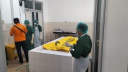 Dua orang menjadi korban pembacokan di Musholla Al-Manar Desa Kedungadem Kecamatan Kedungadem Kabupaten Bojonegoro pada Selasa 29 April 2025 pagi.(Foto: Lim/memanggil.co)