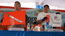 Konferensi pers terkait pengungkapan kasus tindak pidana premanisme yang meresahkan masyarakat di Kabupaten dan Kota Bogor, yang digelar di halaman Polres Bogor, Jumat (9/5) (Memanggil.co)