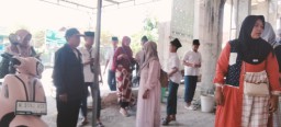 Wali santri mendatangi pondok untuk meminta penjelasan, Senin (5/5/2025) (Memanggil.co/Sobirin)