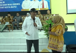Menteri Sosial Saifullah Yusuf atau Gus Ipul di Kota Batu, Senin (19/5) (Foto: Pemprov Jatim)
