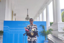 Calon Direktur Jenderal (Dirjen) Pajak Kementerian Keuangan Bimo Wijayanto memberikan keterangan pers di Istana Kepresidenan, Jakarta, Selasa (20/5/2025) (Foto: Antara)