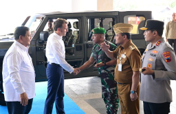 Prabowo Dampingi Macron di Borobudur, Kenalkan Mahakarya Indonesia