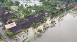 Hujan deras yang mengguyur Kabupaten Blora menyebabkan banjir di 10 kecamatan, merendam sedikitnya 1.600 rumah warga pada Senin 20 Mei 2025 malam.(Foto: BPBD Blora)