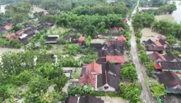 Hujan deras yang mengguyur Kabupaten Blora menyebabkan banjir di 10 kecamatan, merendam sedikitnya 1.600 rumah warga  pada Senin 20 Mei 2025 malam.(Foto: BPBD Blora)
