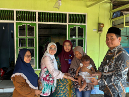 DistribusiPemberian Makanan Tambahan (PMT) bagi anak stunting dan ibu hamil dengan Kekurangan Energi Kronis (KEK), Kamis (12/6/2025) (Foto: dok.pribadi)