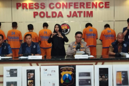 Sebuah grup Facebook bernama ‘Gay-Tuban-Lamongan-Bojonegoro digrebek Polisi. Foto Polda Jatim.