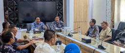 Pemerintah Kabupaten Rembang memfasilitasi audiensi antara perwakilan anggota dan pengurus BMT Harum yang digelar di Ruang Rapat Bupati, Selasa (24/6). Foto rembangkab.go.id.