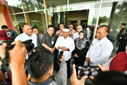 Sekretaris Daerah Provinsi Jawa Barat Herman Suryatman memberikan arahan dalam acara Uji Coba Implementasi Platform Digital Ketenagakerjaan Jawa Barat, di Kawasan Industri MM2100, Cikarang Barat, Kabupaten Bekasi, Selasa, (24/6/2025). Foto: Bappeda.