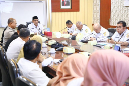 Wakil Gubernur Jawa Tengah, Taj Yasin, dalam rapat Penanganan Banjir Rob Kabupaten Demak di ruang kerjanya, Rabu (25/6/2025) sore. Foto Pemrov Jateng.