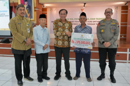 Badan Amil Zakat Nasional (Baznas) Jawa Tengah, menyalurkan bantuan. Foto Pemrov Jabar.