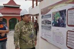 Bupati Blora Dr. H. Arief Rohman, melaksanakan sidak didampingi Camat Cepu, Kamis (26/6/2025)  sore. Foto Humas.