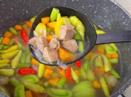 Asem-asem daging sapi menjadi salah satu rekomendasi untuk pilihan pada Hari Raya Iduladha. Ayo dicoba resep ini, dari salah satu menu favorit.(Foto: Tangkapan layar youtube)