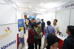 aplikasi Link and Match ASSIK (Arek Suroboyo Siap Kerjo). Foto Pemkot Surabaya.