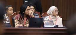 Para pemohon menghadiri sidang pengucapan putusan pengujian Undang-Undang Nomor 39 Tahun 2008 tentang Kementerian Negara, yang berlangsung diruang sidang pleno MK, pada Kamis (17/72025). Foto: Humas MKRI.