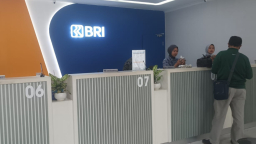 Pelayanan di kantor BRI Cabang Tuban.