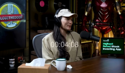 Tangkapan layar Erika Carolina saat podcast bersama Deddy Corbuzier. (Foto: Screenshot YouTube Deddy Corbuzier)