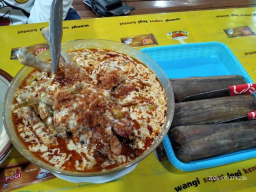 Lontong opor Pak Pangat. (Foto: Dok. Pribadi/Memanggil.co)