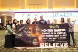 Jajaran RS Guntur dan Dankesyah Garut Saat Nonton Bareng Believe Di Citi Mall Garut