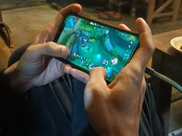 Warga Blora ketika bermain mobile legends di warung kopi. (Foto: Dok. Pribadi/Memanggil.co)