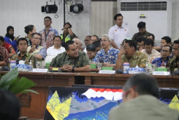 Bupati Blora, Arief Rohman, ketika turut menghadiri rapat koordinasi Komisi V DPR RI bersama Gubernur Jateng. (Foto: Arief Rohman/Memanggil.co)