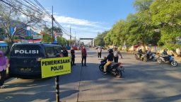 Polres Pelabuhan Tanjung Priok, gelar operasi untuk mengantisipasi pergerakan pelajar yang membolos sekolah dan berniat menuju Gedung DPR RI guna mengikuti aksi unjuk rasa, Kamis (28/8) . ( Jabar Memanggil / ist)