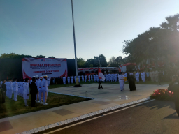 Khofifah saat mengukuhkan sejumlah pasukan paskibraka provinsi Jatim ( Sudarmadji/Memanggil.co