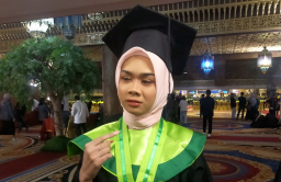 Salma Shafiyyah Mahasiswi Unesa dengan IP terbaik Prodi Tata Rias ( Adji/Memanggil. co