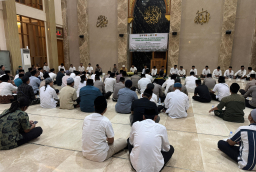 Suasana istighosah, doa dan dzikir bersama demi Indonesia damai di Masjid Mapolres Tuban.
