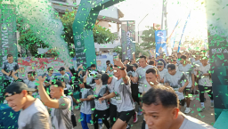 Masyarakat begitu antusias mengikuti fun run lima kilometer yang digelar Bravo Supermarket.