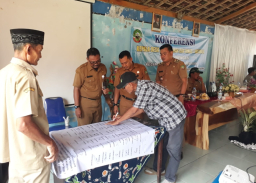 Penandatanganan deklarasi damai bersama Forkopimcam, Kades, Lurah, Lintas Sektoral, Tokoh Agama dan Tokoh Masyarakat digelar di Desa Kawengan, Kecamatan Jepon, Kabupaten Blora. (Memanggil.co/Ist)