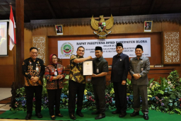 Penyampaian Rancangan Peraturan Daerah (Ranperda) tentang Anggaran Pendapatan dan Belanja Daerah (APBD) Tahun Anggaran 2026 dalam rapat paripurna DPRD