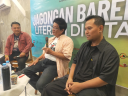 Kus Andi, Ketua H3 Surabaya Raya (kanan) hadir pada acara Jagongan Bareng  Literasi Digital ( Adji/Memanggil. co