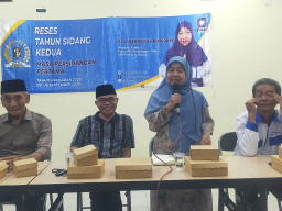 Anggota Komisi B DPRD Surabaya, dr . Zuhrotul Mar'ah saat sidang Reses ( Adji/Memanggil. co
