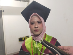 mahasiswa. Adissya Elma Fitriyah mahasiswi Unesa berprestasi (Adji/ Memanggil. co)