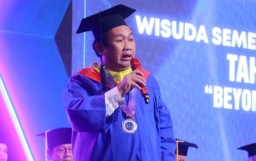 Eric Hermawan saat memberi sambutan pada acara Wisuda Unitomo(Adji/Memanggil. co)
