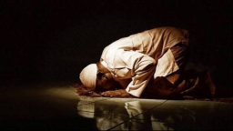 Sholat di sepertiga malam, tahajud (Foto: Pinterest)