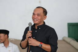 Ketua DPRD Jateng Sumanto ikut Acara Bertajuk "Turun ke Sawah, Menyapa Petani". (Foto: Hms/Memanggil.co)