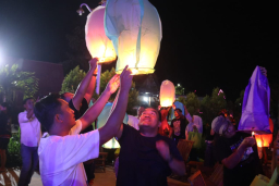Bupati Blora Arief Rohman Terlihat Ikut Terbangkan Lampion di Wisata Noyo Gimbal Bangsri (4/10/2025). (Foto: Hms/Memanggil.co)